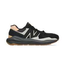 Cargar imagen en el visor de la galería, Calzado New Balance M5740CCC Negro/Gris/Marron
